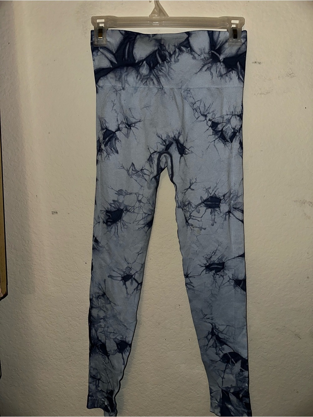 Shein blue tie dye booty scrunch athletic leggings size Medium